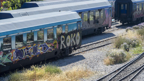 Πάτρα: Εξέδιδε την 17χρονη ξαδέλφη της σε βαγόνι του ΟΣΕ