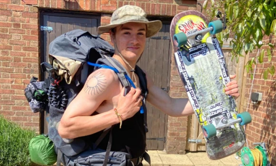 Θέλει να πάει με skateboard από τη Βρετανία στο Μαρόκο - Θα καλύψει πάνω από 2.400 χλμ.