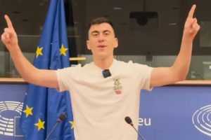Για την ελληνική καταγωγή του ψήφισε Φειδία! - Όταν η κωμωδία γίνεται τραγωδία!