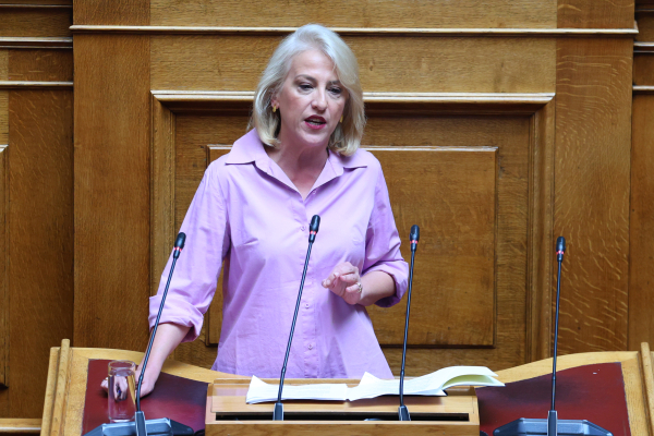 Δούρου για την ηλεκτρική σύνδεσης Ελλάδας – Κύπρου: «Θολή συμφωνία που αφήνει ανοικτά ερωτήματα»