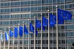 Κομισιόν: Δεν υπάρχει κανένα σχέδιο να αποπεμφθεί η Ελλάδα από τη συνθήκη Σένγκεν