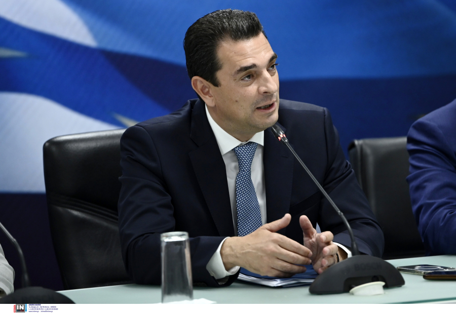 Σκρέκας: «Στόχος οι περυσινές τιμές για τα σχολικά είδη»