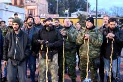 Συνεχίζουν τις κινητοποιήσεις τους οι αγρότες στα Χανιά