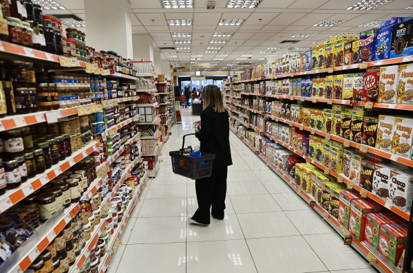 Ακρίβεια: Καμία μείωση στον ΦΠΑ των τροφίμων