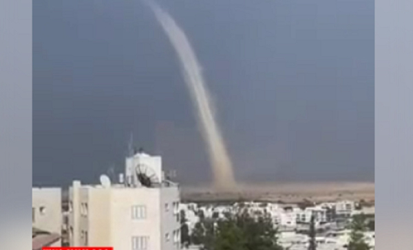 Ανεμοστρόβιλος «χτύπησε» τη Λευκωσία, εντυπωσιακό βίντεο