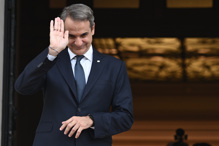 Ο Μητσοτάκης παίρνει πίσω τώρα τη μείωση του ΦΠΑ