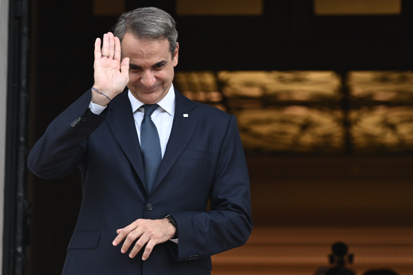 Ο Μητσοτάκης παίρνει πίσω τώρα τη μείωση του ΦΠΑ