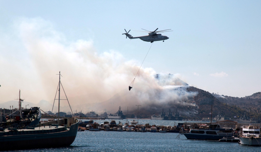 Φωτιά στη Σαλαμίνα - Μήνυμα από το 112