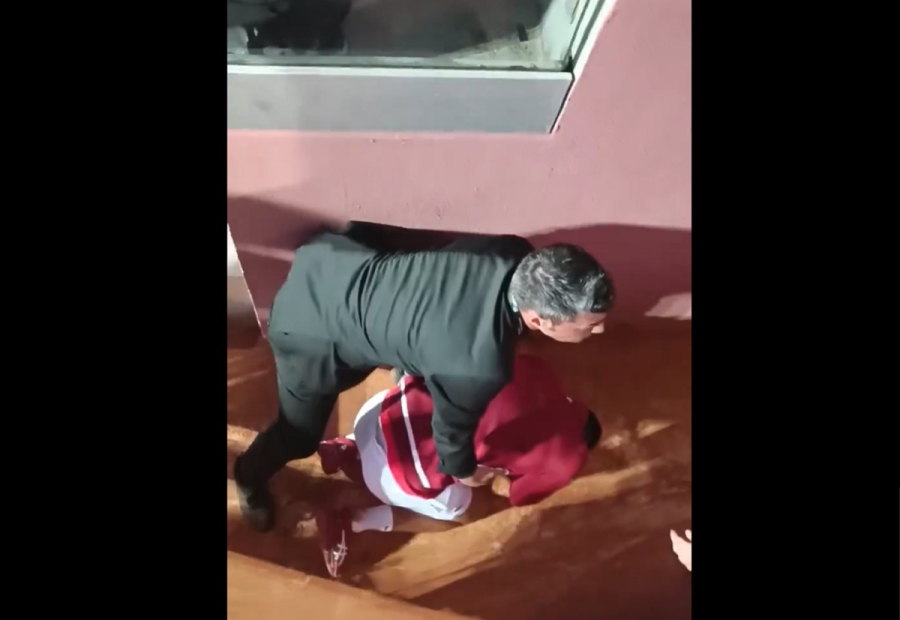 Αιμόφυρτος ο Νόβακ Τζόκοβιτς: Του πέταξαν μπουκάλι στο κεφάλι - Το βίντεο της επίθεσης