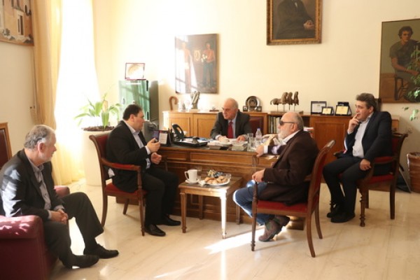 Β. Λαμπρινός: Αίτημα για σύνδεση του Ηρακλείου με τη Σαντορίνη