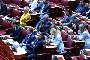 ΠΑΣΟΚ: Τροπολογίες για 120 δόσεις, θέσπιση ακατάσχετου επαγγελματικού λογαριασμού, αναβάθμιση εξωδικαστικών μηχανισμών