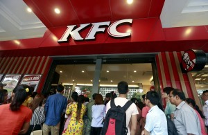 Τα KFC έβαλαν λουκέτο σε 720 καταστήματα - Ξέμειναν απο κοτόπουλα