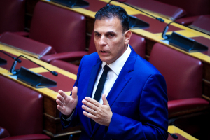 Καραμέρος για «Ομάδα Αλήθειας»: Η κυβέρνηση απολαμβάνει με ανακούφιση την αρχειοθέτηση της υπόθεσης