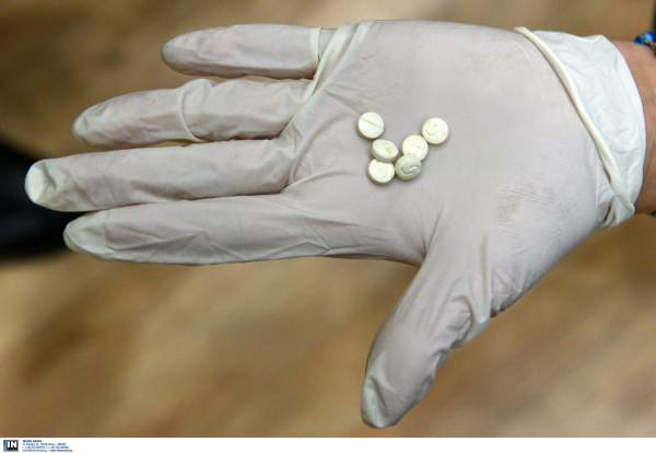 Συνελήφθη γιατρός για κατοχή 92 ναρκωτικών σκευασμάτων