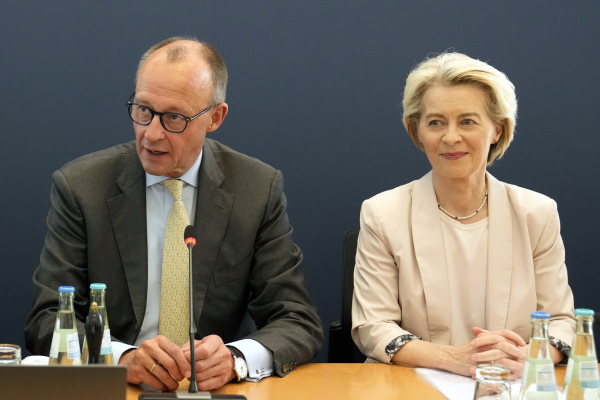 Με την Ούρσουλα ή με τον Μερτς;