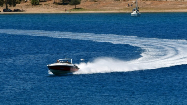 Εκτός κινδύνου ο 15χρονος που παρασύρθηκε από μεθυσμένο οδηγό ταχύπλοου στην Άνδρο