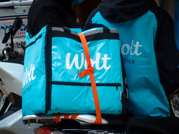 Αλλάζει χέρια η Wolt: Έκλεισε η συμφωνία-μαμούθ στις υπηρεσίες delivery