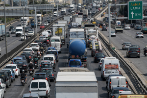 Κίνηση τώρα σε Αττική Οδό και Κηφισό