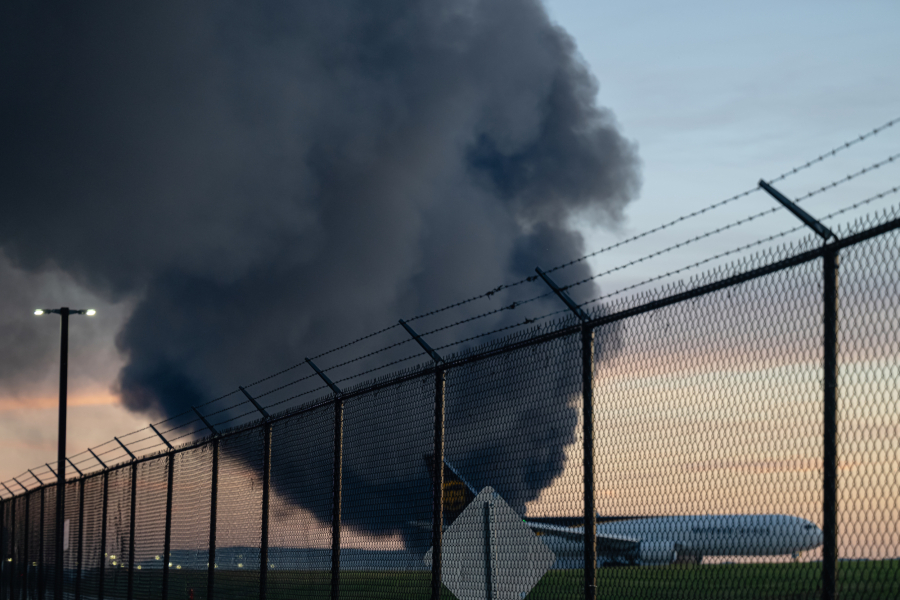 Κεντάκι: 12 νεκροί, 9 αγνοούμενοι από τη συντριβή αεροσκάφους της UPS (Βίντεο)