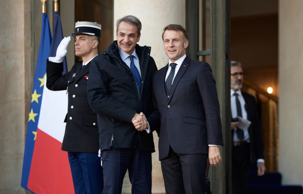 Έκτακτη συνάντηση Μητσοτάκη - Μακρόν αύριο στην Κύπρο