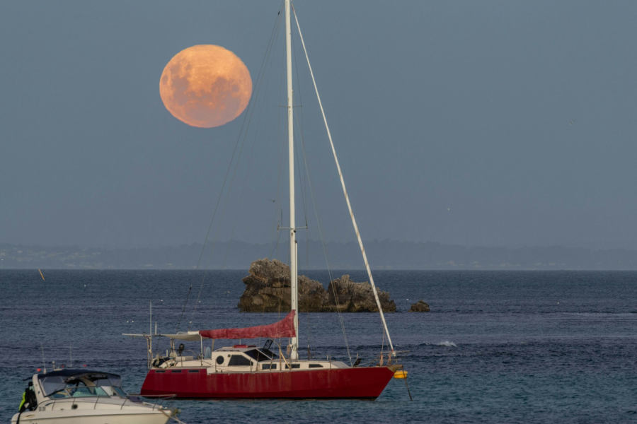 Φεγγάρι Κόκκινου Ελαφιού: Απόψε η Πανσέληνος του Ιουλίου – Γιατί η Σελήνη θα φαίνεται τεράστια