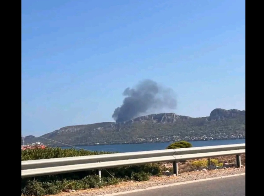 Φωτιά στη Σαλαμίνα