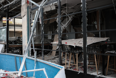 Νέο Ηράκλειο: Ισχυρή έκρηξη «ισοπέδωσε» καφετέρια, ζημιές σε σπίτια και αυτοκίνητα