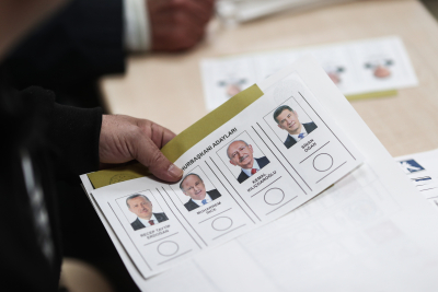 Εκλογές Τουρκία: Κόβει πρώτος το νήμα ο Ερντογάν αλλά η προεδρική κούρσα θα κριθεί στο δεύτερο γύρο, η διαφορά με Κιλιτσντάρογλου
