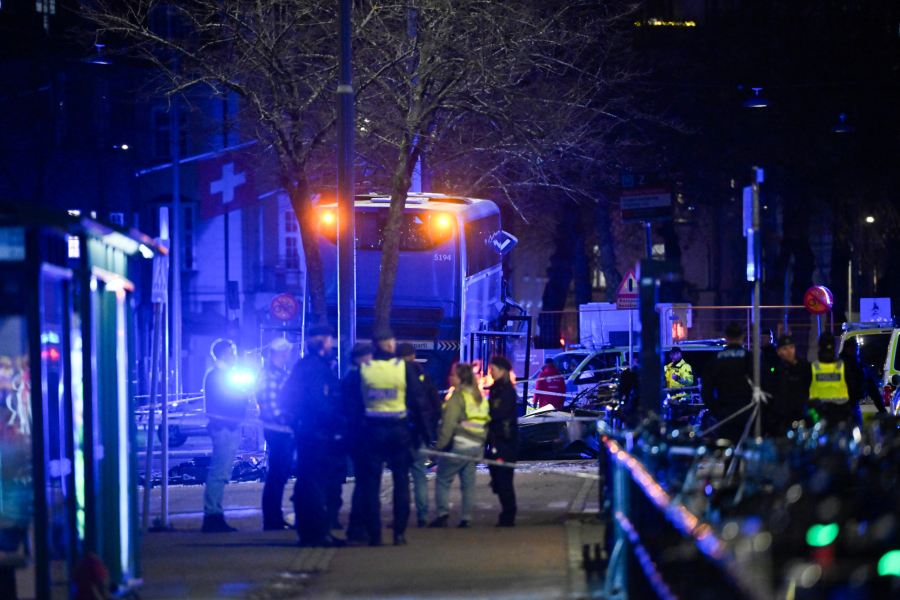 Στοκχόλμη: Τρεις νεκροί, τρεις τραυματίες στο δυστύχημα με το λεωφορείο (Εικόνες και Βίντεο)