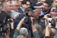 Ξύλο στη Βουλή της Σερβίας – Στη συζήτηση για τον προϋπολογισμό (βίντεο)