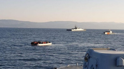 Η στιγμή που τουρκική ακταιωρός παρενοχλεί σκάφος του λιμενικού (βίντεο)