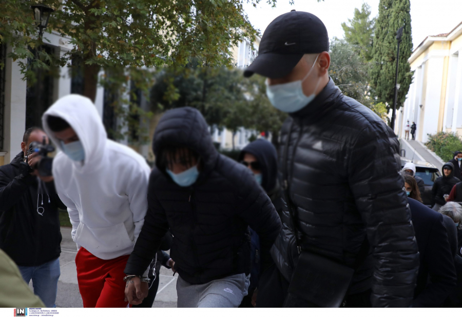 Κολωνός: Σήμερα η δίκη του τράπερ για την επίθεση με μαχαίρι σε καφετέρια