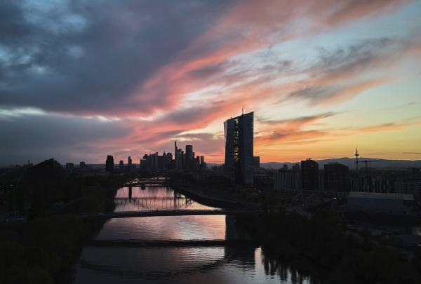 Αλλαγές στους κανόνες κεφαλαίων για τις ευρωπαϊκές τράπεζες προωθεί η ΕΚΤ