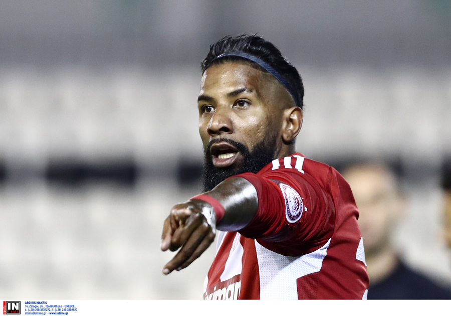 Επικός Ροντινέι αλά… Peaky Blinders, «ερυθρόλευκο» πάρτι και ευχές στα ελληνικά! (video)