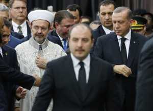Ενοχλημένος έφυγε ο Ερντογάν από την κηδεία του Μοχάμεντ Άλι