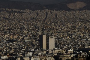 Οι δαπάνες στέγασης «γονατίζουν» τους Έλληνες