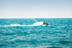 Χαλκιδική: Νοίκιασαν jet ski χωρίς άδεια, ο ένας ανήλικος - Συνελήφθη ο ιδιοκτήτης της επιχείρησης