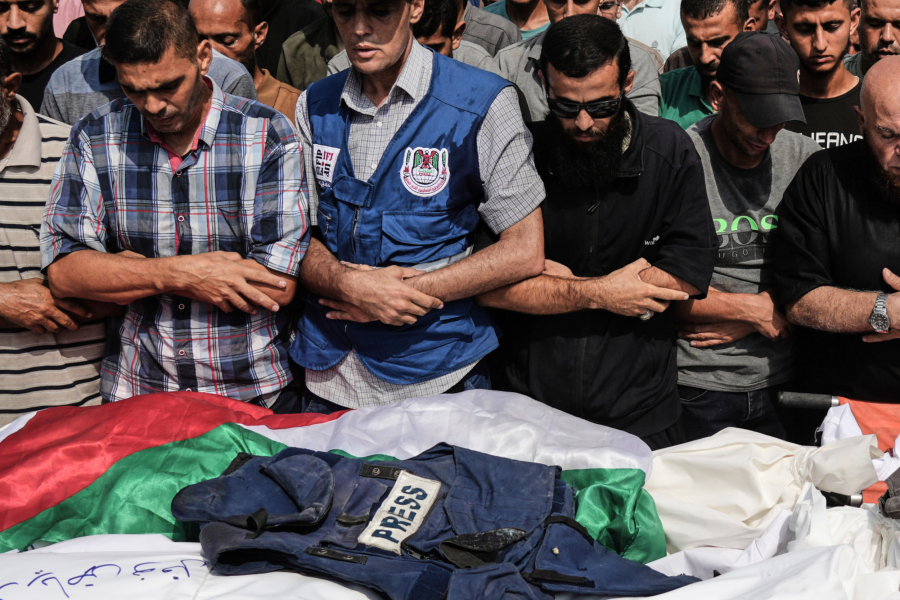 Γάζα: Αυτοί είναι οι 5 δημοσιογράφοι που σκοτώθηκαν σε ισραηλινές επιδρομές σε νοσοκομείο (Εικόνες &amp; Βίντεο)