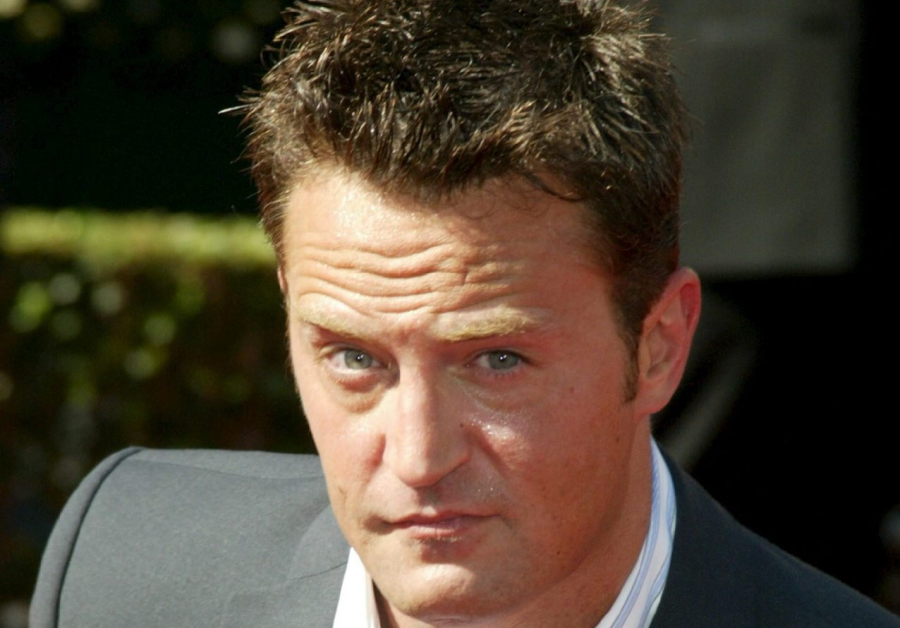 Μετά τον σάλο με τα σχόλια για τον Κιάνου Ριβς, ο Μάθιου Πέρι... ζήτησε συγγνώμη