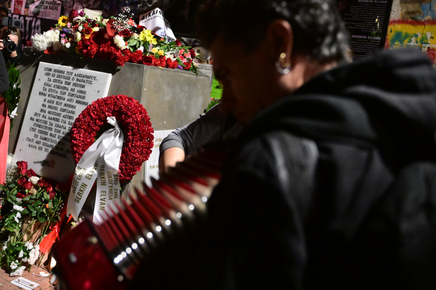 Αλέξανδρος Γρηγορόπουλος: Συγκίνηση στο σημείο δολοφονίας του (Εικόνες - Βίντεο)