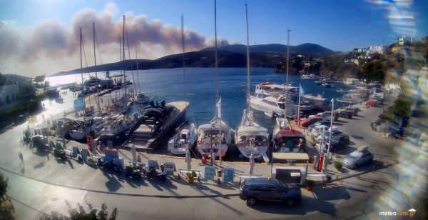 Φωτιά τώρα στην Ατσίτσα Σκύρου - Μπαράζ μηνυμάτων του 112 για εκκενώσεις οικισμών