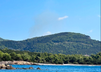 Φωτιά τώρα στην Ατσίτσα Σκύρου - Ήχησε το 112 για εκκένωση οικισμού