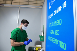 Στροφή 180 μοιρών από τους νέους, πήραν «φωτιά» τα ραντεβού για εμβολιασμούς