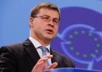 Θετικός ο Ντομπρόβσκις στην μη περικοπή των συντάξεων- Υπάρχει δημοσιονομικός χώρος