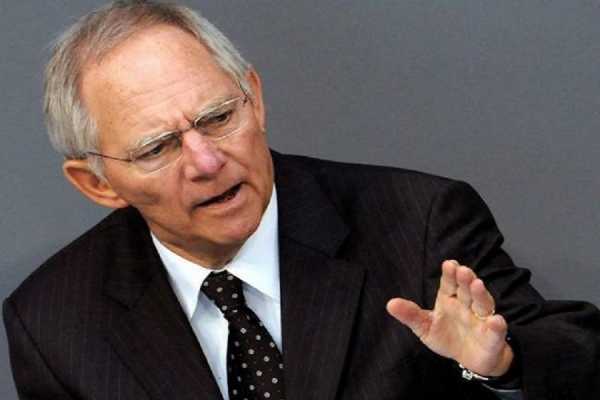 Ο τυφώνας των «Panama Papers» παρασέρνει και τον Σόιμπλε