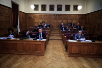 Εξεταστική για Τέμπη: Η κόντρα για τους μάρτυρες, το θερμό επεισόδιο και η ώρα Καραμανλή