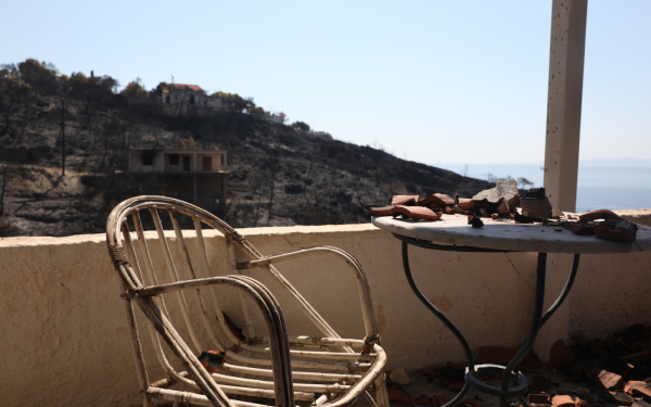 Φωτιά στη Σαλαμίνα: Συνελήφθη 49χρονος για πρόκληση πυρκαγιάς