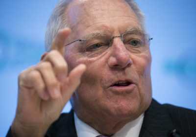 Handelsblatt: Ανησυχία στο Βερολίνο για νέα κρίση του ευρώ