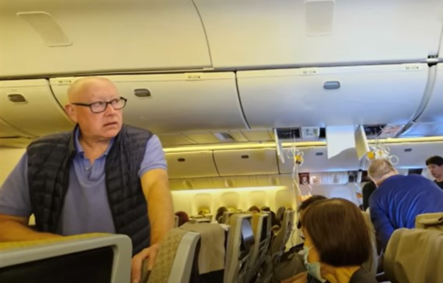 Πτήση «τρόμου» της Singapore Airlines: 43 από τους επιβαίνοντες εξακολουθούν να νοσηλεύονται - Στη ΜΕΘ οι επτά