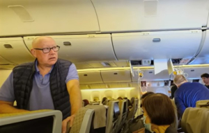 Πτήση «τρόμου» της Singapore Airlines: 43 από τους επιβαίνοντες εξακολουθούν να νοσηλεύονται - Στη ΜΕΘ οι επτά